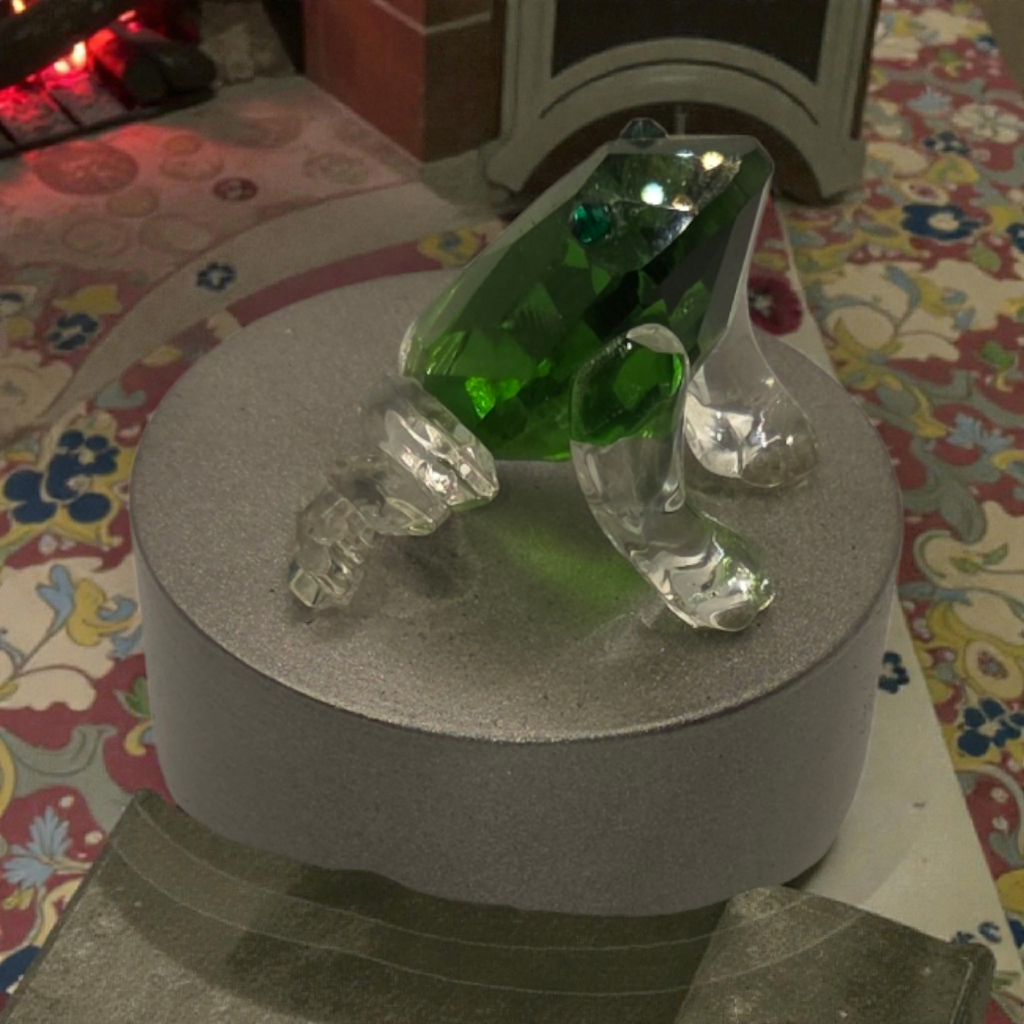 Rotating Glass Frog Music Box