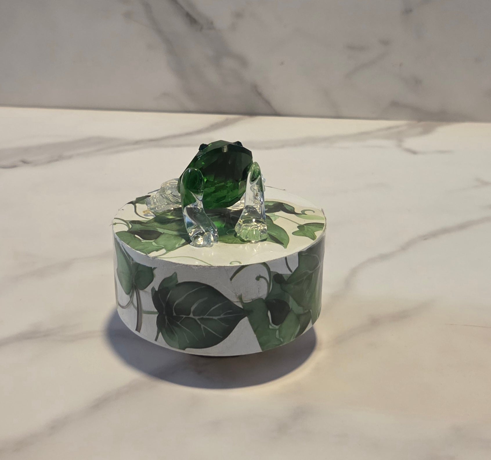 Rotating Frog Music Box