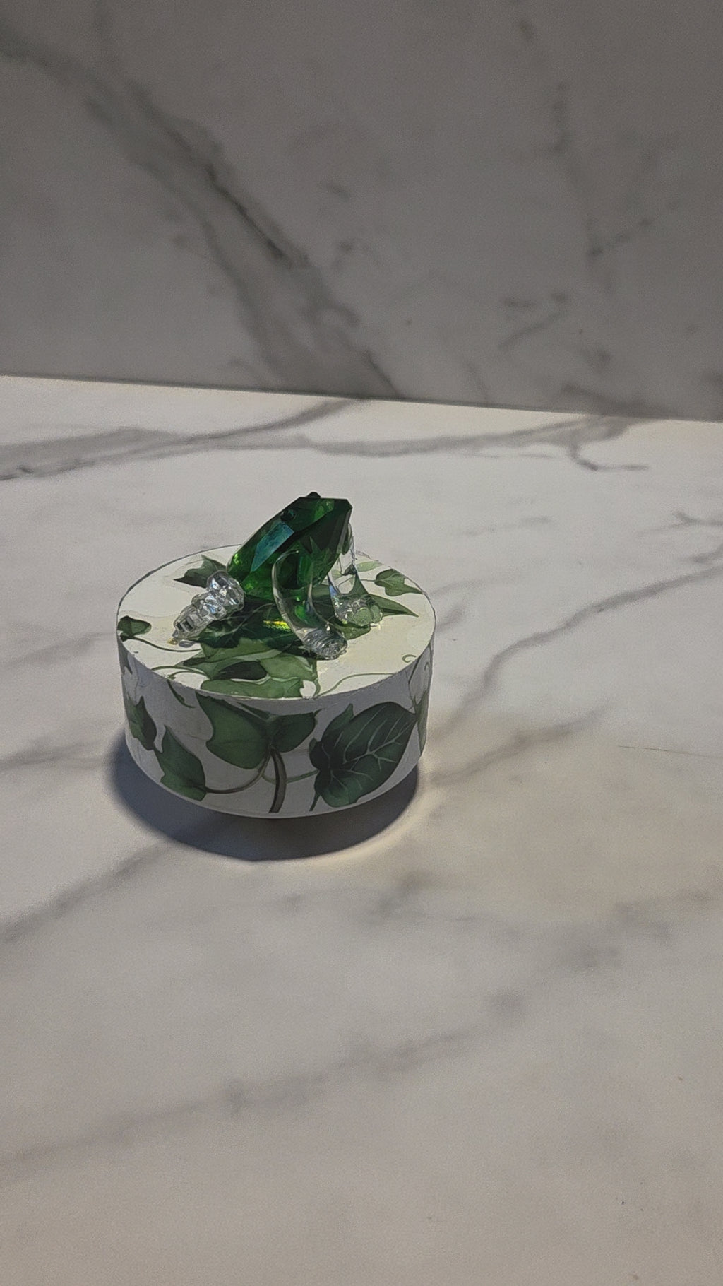 Rotating Frog Music Box