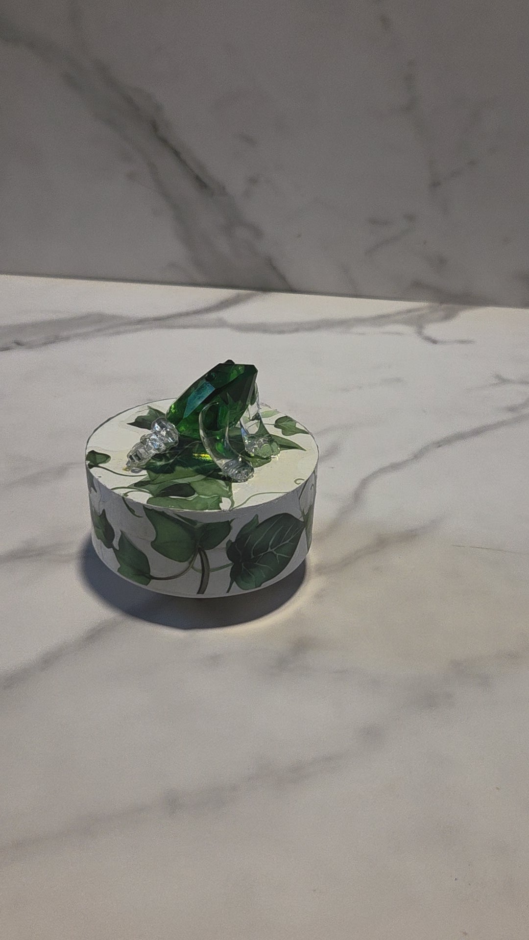 Rotating Frog Music Box